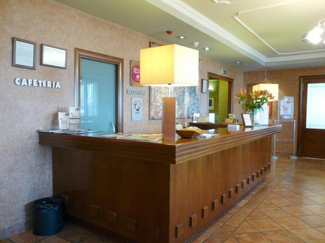 Hotel Restaurante El Tollo Утиел Екстериор снимка