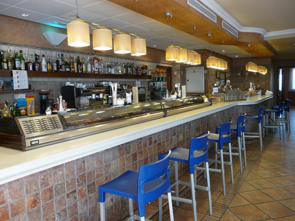 Hotel Restaurante El Tollo Утиел Екстериор снимка